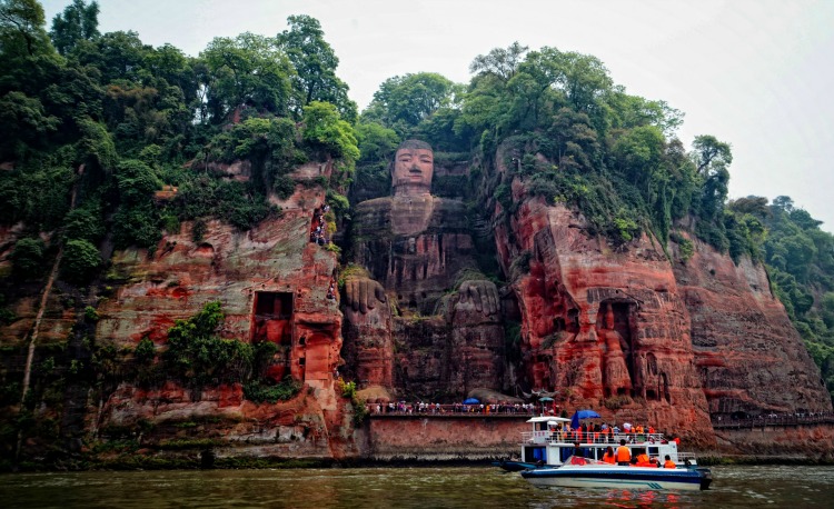 Il Buddha di roccia più grande del mondo