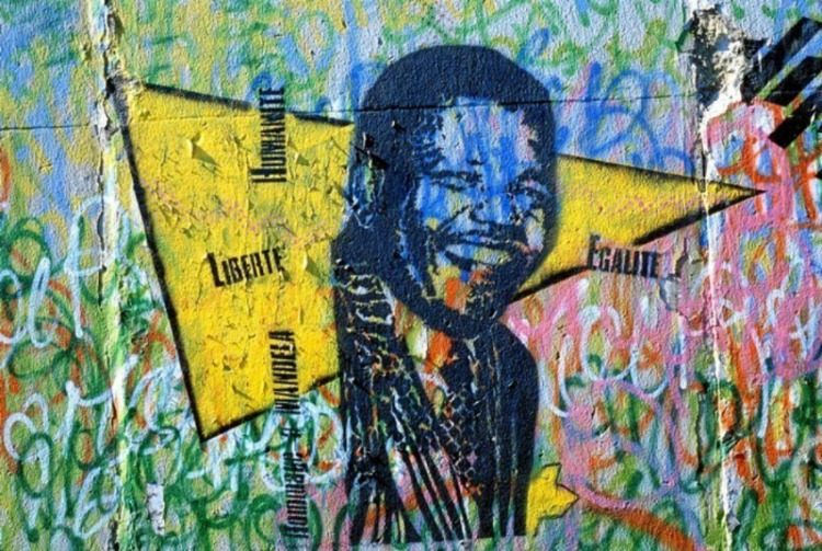 0 copertina mercoledì Berlin-Wall-Nelson Mandela