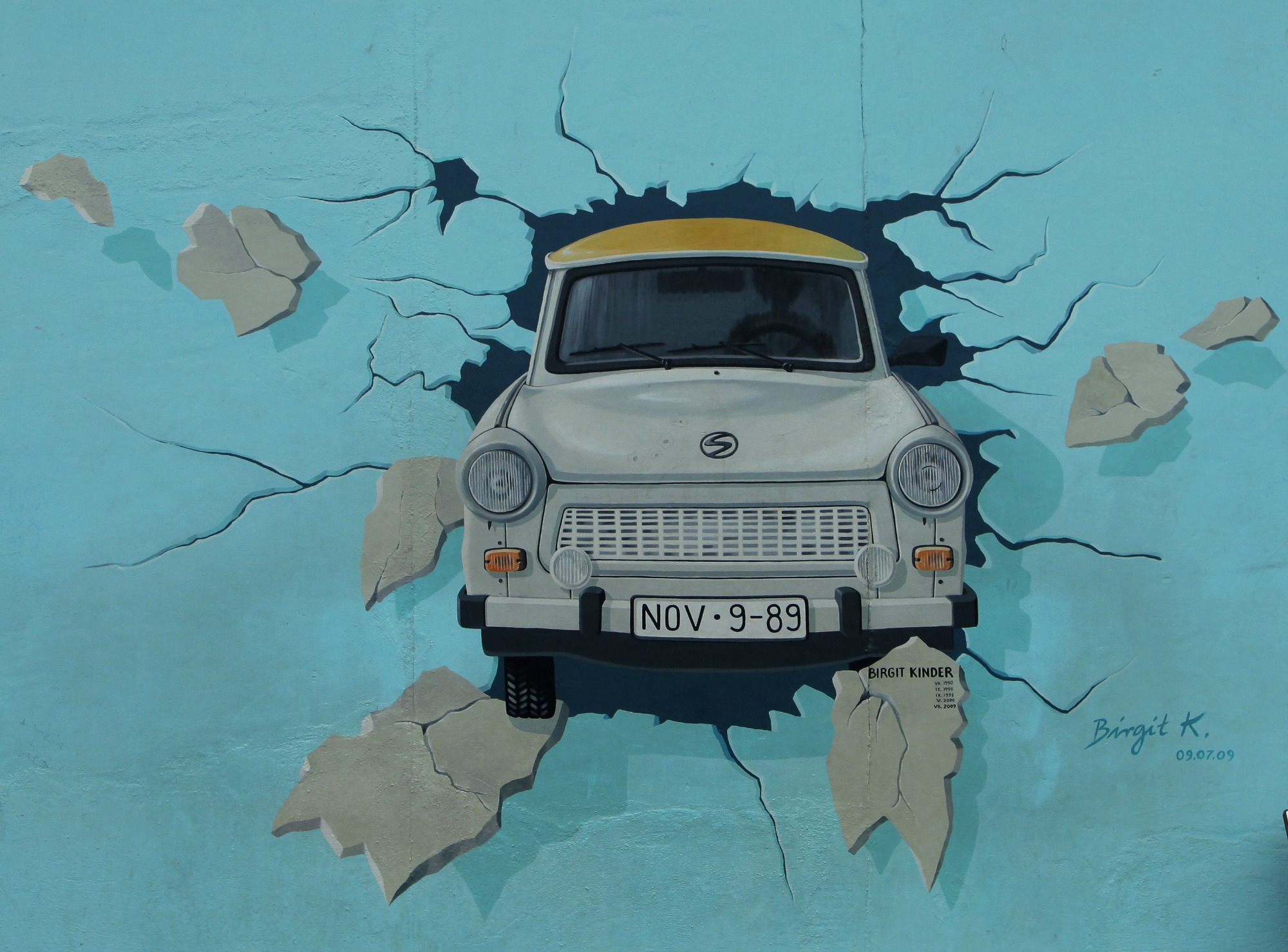 an11Berlin_Wall-Berlin-Berlin_Wall_graffiti_art-Mural-Trabant