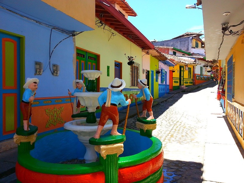Guatapé, la cittadina arcobaleno
